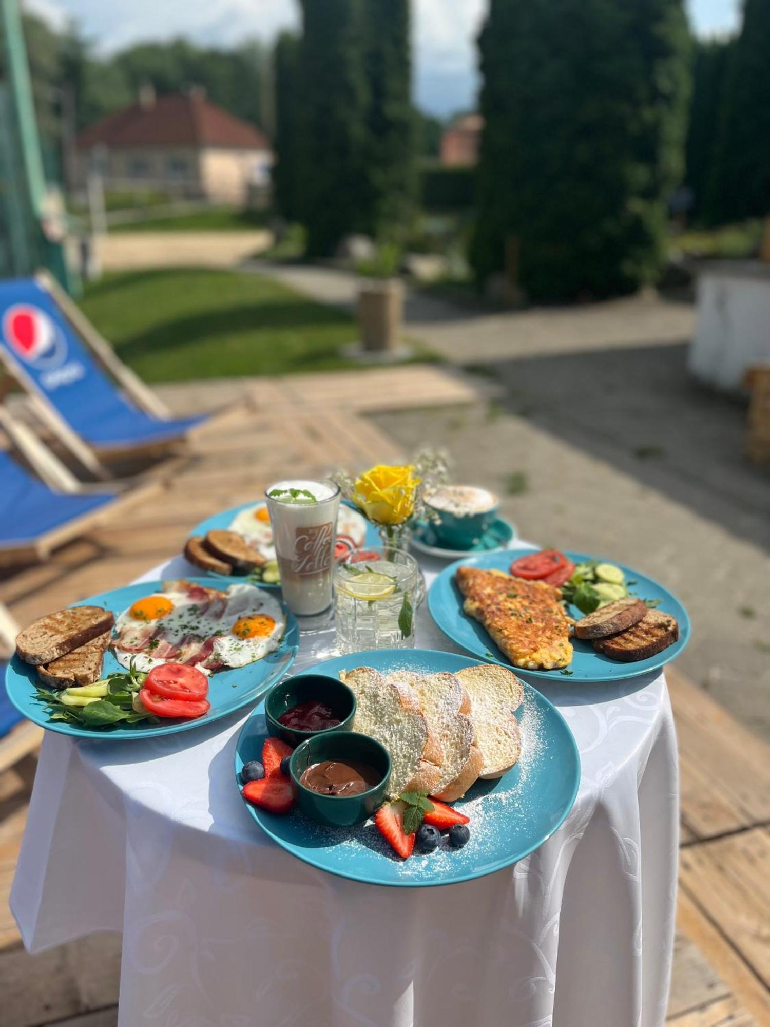 Raketa Residence, Restaurant & Hotel Prievidza Luaran gambar