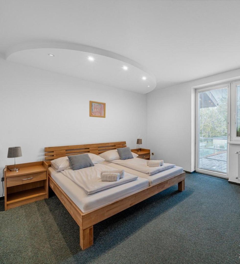 Raketa Residence, Restaurant & Hotel Prievidza Luaran gambar
