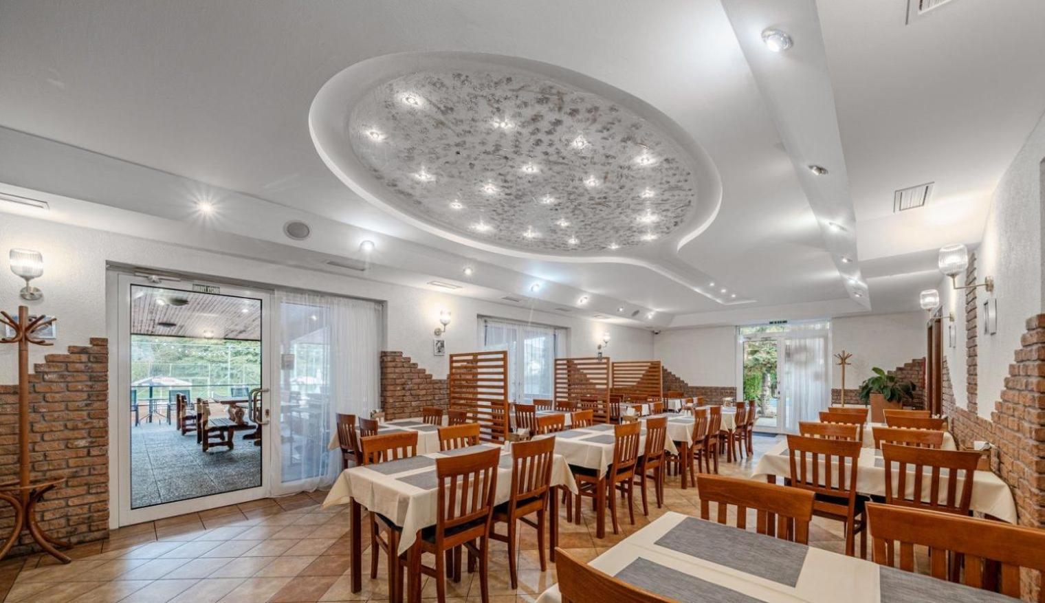 Raketa Residence, Restaurant & Hotel Prievidza Luaran gambar