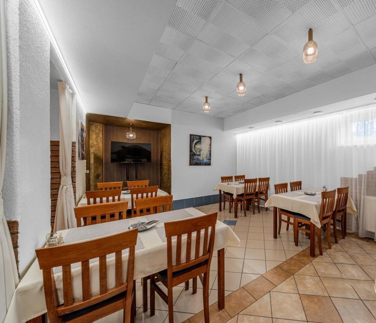 Raketa Residence, Restaurant & Hotel Prievidza Luaran gambar