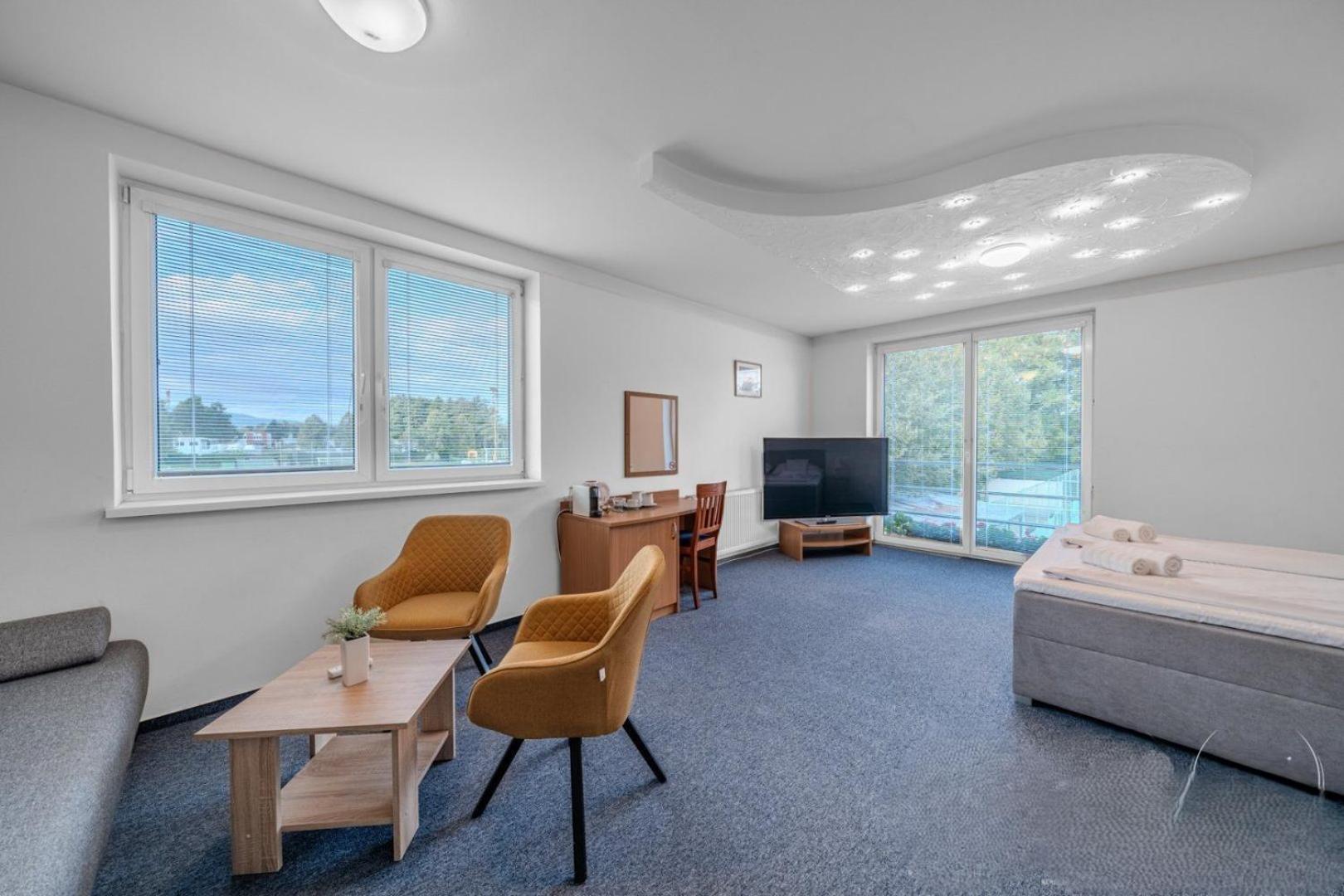 Raketa Residence, Restaurant & Hotel Prievidza Luaran gambar