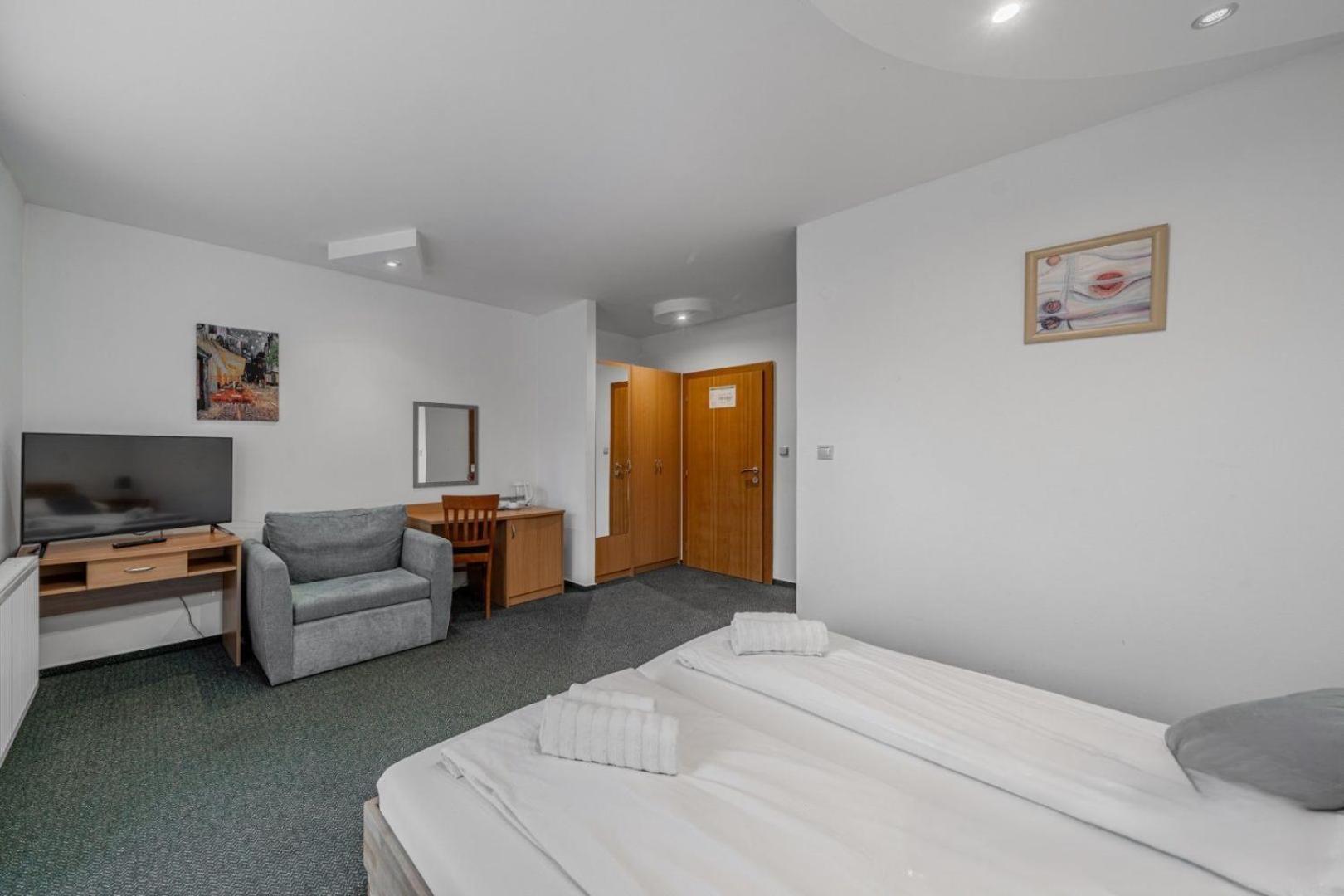 Raketa Residence, Restaurant & Hotel Prievidza Luaran gambar