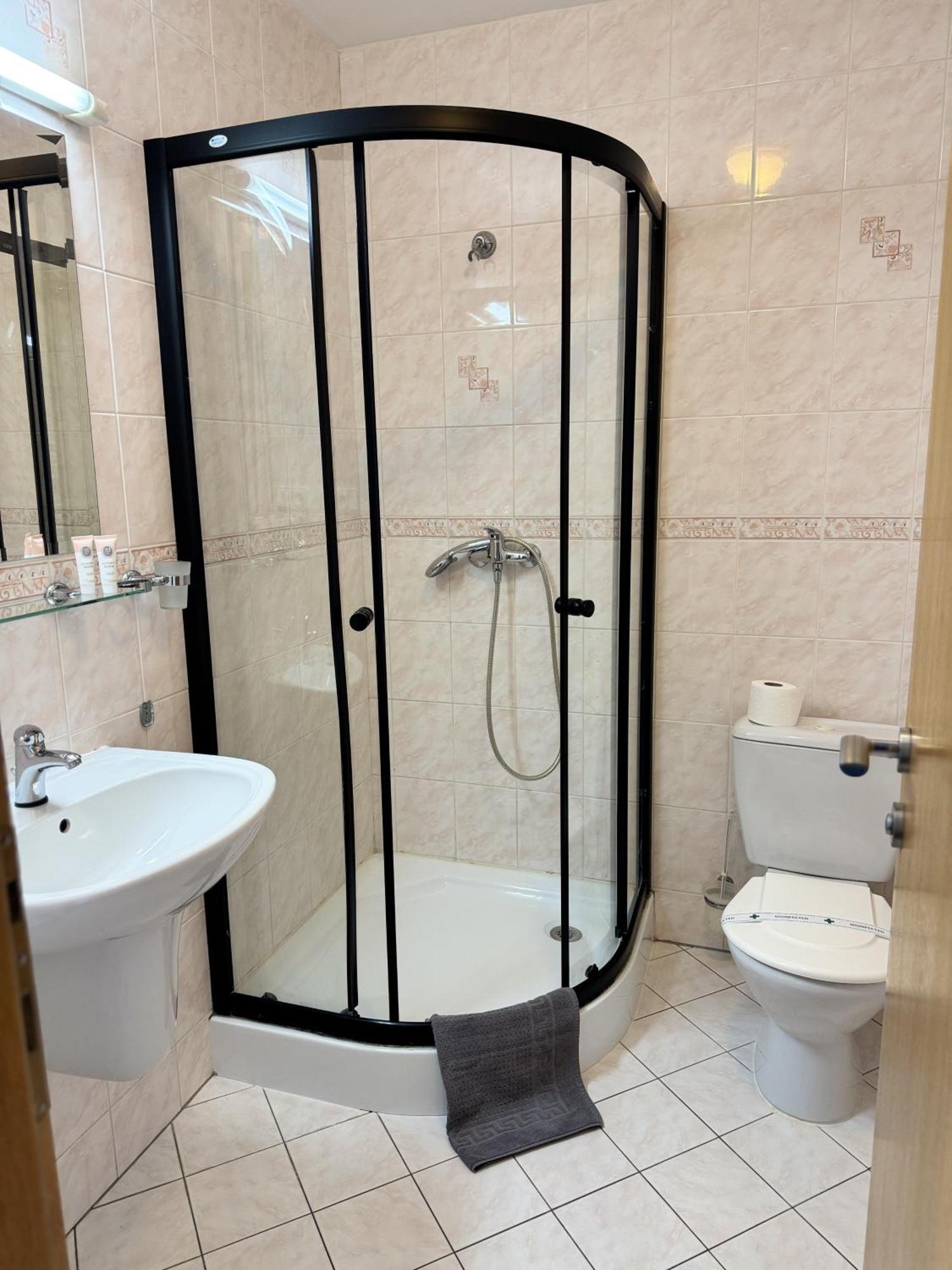 Raketa Residence, Restaurant & Hotel Prievidza Luaran gambar