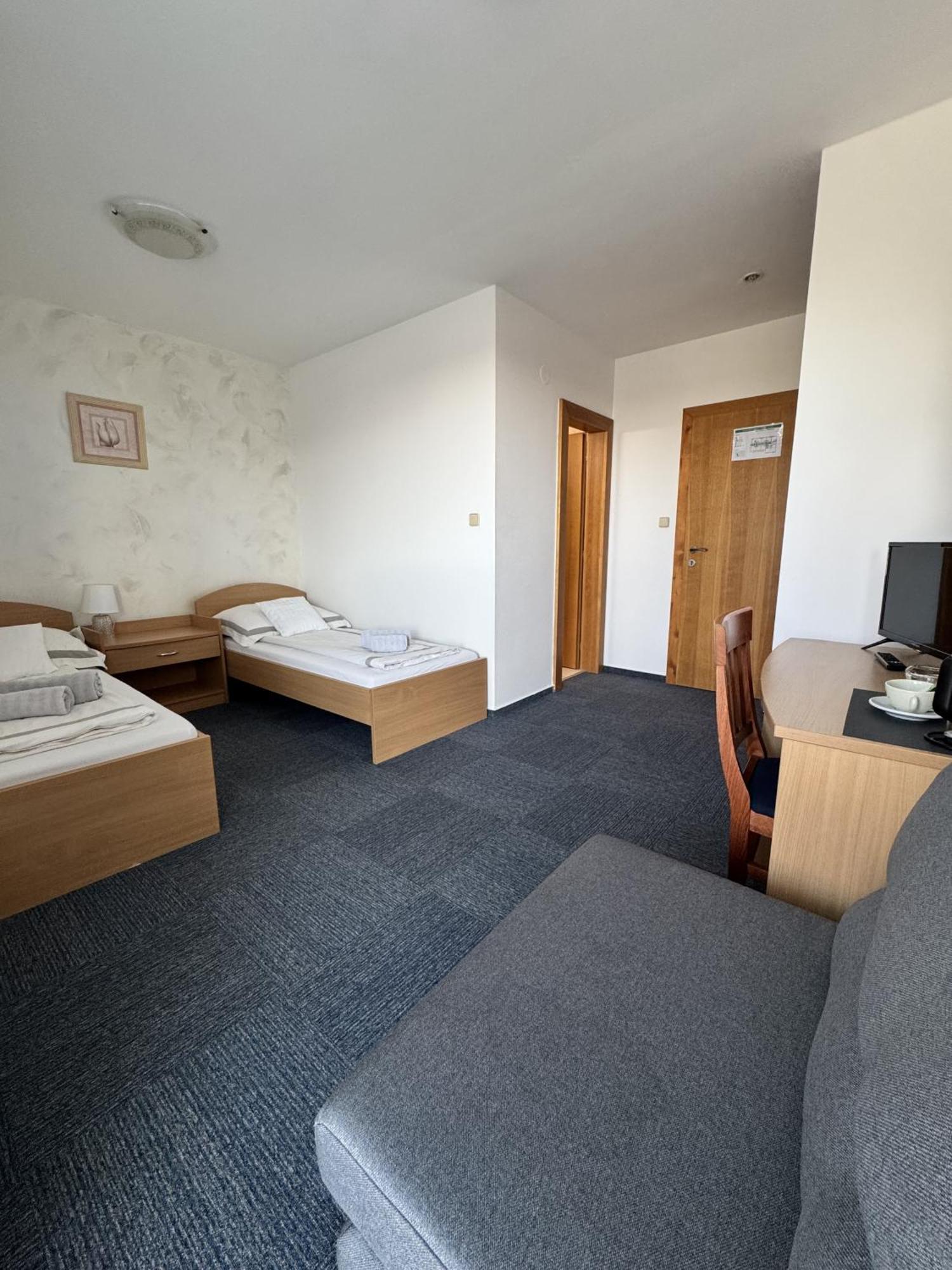 Raketa Residence, Restaurant & Hotel Prievidza Luaran gambar