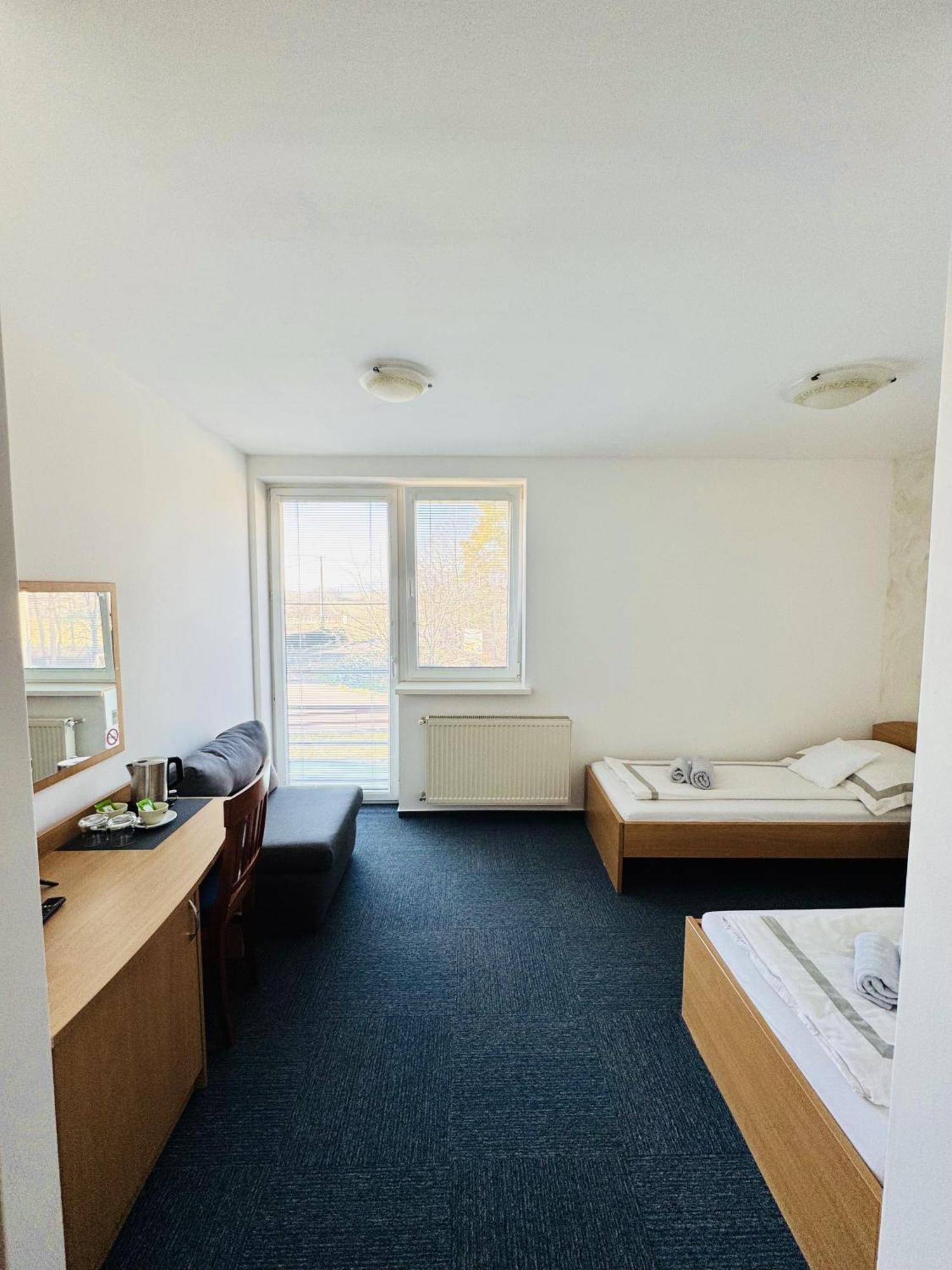 Raketa Residence, Restaurant & Hotel Prievidza Luaran gambar