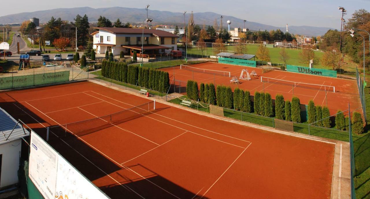Raketa Residence, Restaurant & Hotel Prievidza Luaran gambar
